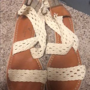 American eagle outfitters cream sandals